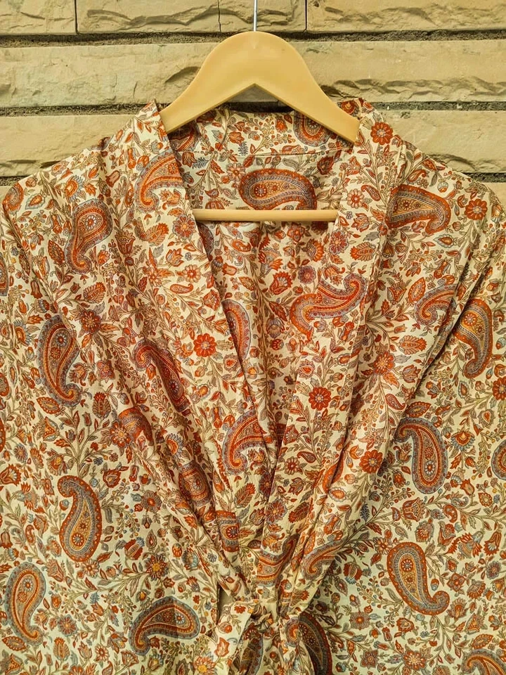 Vestido midi kimono de seda pura hasta la rodilla beige MKMO1259 Foto 1 de 4