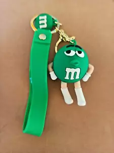 M & M "GREEN" KEYCHAIN / BACKPACK CLIP -PVC 3D -NEXT DAY SHIPPING - Picture 1 of 1
