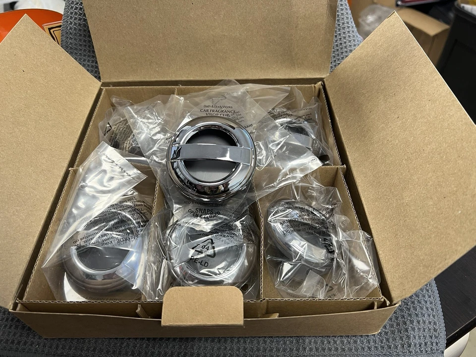 LOTE DE 7 CLIP VISERA SOPORTE FRAGANCIA COCHE COLOR PLATA BATH & BODY WORKS Foto 1 de 4