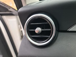 Mercedes C Klasse W205 C350e 2016 linke Seite vorne Armaturenbrett Lüftung - Bild 1 von 19