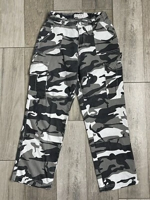 Pantalones cargo Almost Famous para mujer talla mediana negro blanco gris camuflaje 23X25 Foto 1 de 4