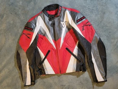 Chaqueta motera vintage de cuero dainese Sixe 50 mediana hecha en Italia Foto 1 de 4