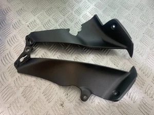 CUBIERTAS DE RELLENO IZQUIERDA Y DERECHA YAMAHA YZF R1 14 B B BIG BANG 2009-14 (CMB1175) - Imagen 1 de 6