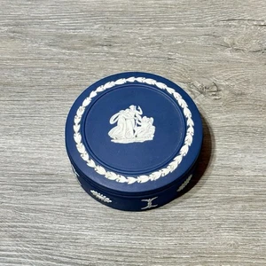 Wedgwood MIE Jasperware Blue - Box - Unusual Cameo - Four Muses - 3.5" x 1.5" - Picture 1 of 5