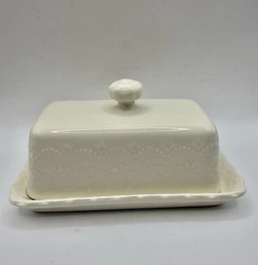 Pioneer Woman Toni Stoneware Embossed Linen Covered Butter Dish - Picture 1 of 6