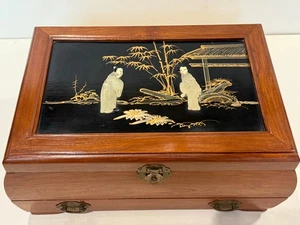 Portagioie vintage cinese/giapponese in legno, figure intarsiate, multiscomparto - Foto 1 di 7