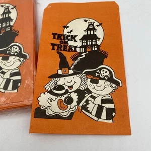 33 Vintage 1990s Trick or Treat Paper Bags Halloween Clown Witch Pirate Unused - Picture 1 of 9