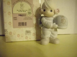 NEW PRECIOUS MOMENTS "THE CLUB THAT'S OUT OF THIS WORLD" , 1992, IN ORIGINAL BOX - Picture 1 of 2