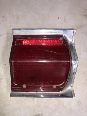 Luz trasera interior izquierda izquierda Plymouth Fury 1965 lente agrietada 2445883 usada 65 Foto 1 de 4