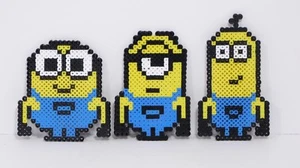 NUOVI magneti Minion Perler Perline Pixel Art Bob Stuart Kevin grandi 4 1/2-5" - Foto 1 di 1