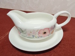 Wedgwood Meadow Sweet Gravy Boat with stand - Picture 1 of 5