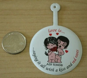 Love It Saying It All With A Kiss Rosas Rojas Divertido Pestaña Plegable Pinback Botón - Imagen 1 de 2