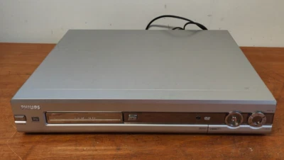Phillips DVDR70/051 Plateado 27W Dolby Digital Video Plus+ Reproductor/Grabador de DVD Foto 1 de 4