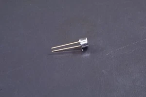 AD589KH Dispositivos Analógicos Referencia de Voltaje de Derivación 1.235V 5mA Agujero Pasante TO-51-2 NOS - Imagen 1 de 3