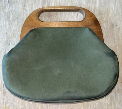 Bolso sin asas Bermudas de gamuza vintage con asas de madera con bisagras verde oscuro Foto 1 de 4
