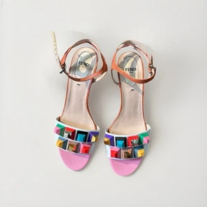 Sandali Fendi arcobaleno piramide borchie tacco a blocco 37,5 - Foto 1 di 12