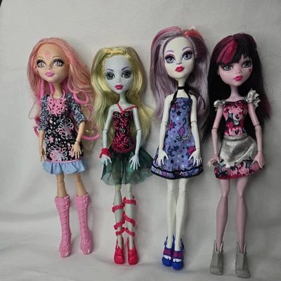 Monster High  Dolls Lot Of 4 LOT #31 - Image 1 of 4