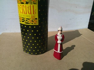 IMPERIAL PRODUCTION, Town & Around #27, lady in winter with muff, 54MM metal - Picture 1 of 3