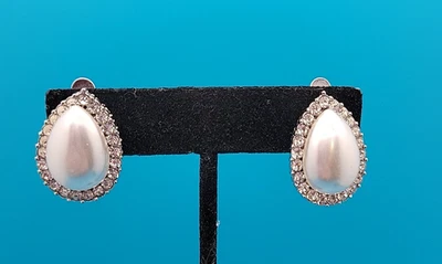 Silvertone珍珠泪珠水钻夹耳环 — 第 1/4 张图片