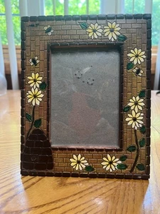 DAISYS BEES AND A HIVE RESIN COLORFUL PHOTO FRAME FOR 3 1/2" X 5" PHOTOS PICTURE - Picture 1 of 11
