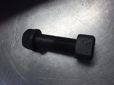 PERNO Y TUERCA DE ORUGA M20 X 1,5 X61F KOMATSU 29 x 19 x 12 cm  Foto 1 de 4