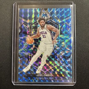 Mosaico Panini 2023-24 - Joel Embiid #170 reactivo azul mosaico Prizm - Imagen 1 de 2