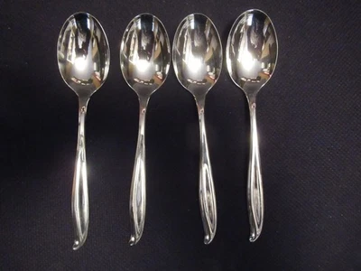 4-Cucharas de sopa ovaladas International de acero inoxidable Tradewinds-Jamaica Foto 1 de 4