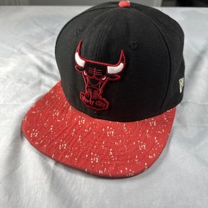 Chicago Bulls New Era 9Fifty SnapBack verstellbare Mütze reflektierende Farbe roter Schirm - Bild 1 von 5