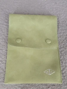 Original Van Cleef & Arpels Echtschmuck grün Wildleder Reisetasche - Bild 1 von 7