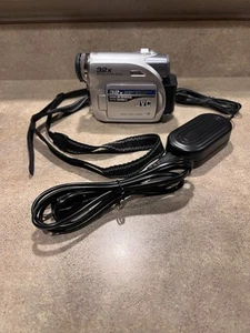 *PARTS OR REPAIR* JVC Mini-DV Digital Video Camcorder 32x Optical Zoom GR-D350U - Picture 1 of 13