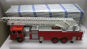 CONRAD 1/50 #5509 AERIAL LADDER FIRE ENGINE TRUCK CITY OF MIAMI FIRE RESCUE - Bild 1 von 9