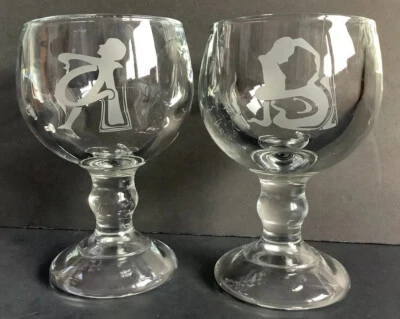 Большие свадебные бокалы для вина времен депрессии невесты и жениха — высота 7,5 дюйма x ширина 4,5 дюйма - Изображение 1 из 4