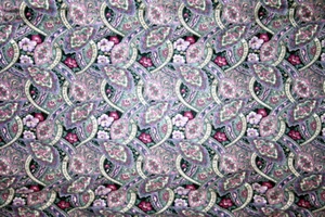 REGAL WOVEN PAISLEY IN BLACK, RED AND PINK FROM PETER PAN - 100% COTTON FABRIC - Picture 1 of 4