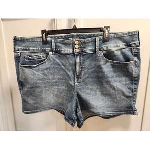 Torrid High Waist Three Button 3.25" Shorts Size 24W - Picture 1 of 8