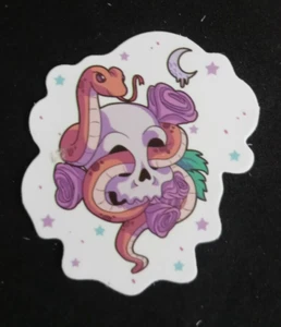 "Hermosa pegatina estrella de rosas serpiente calavera 2"" X 1,58" - Imagen 1 de 2