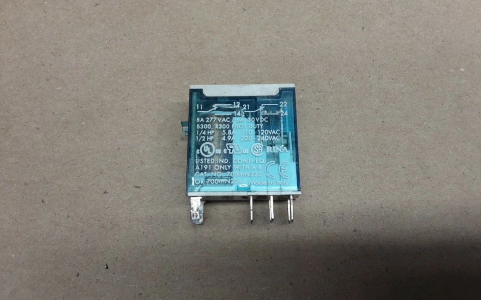 Allen-Bradley 700-HN224 2极继电器插座30VDC #07H9 — 第 1/2 张图片