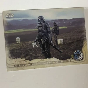 Rogue One Trading Card Star Wars #32 Death Troopers On The Hunt - Picture 1 of 2
