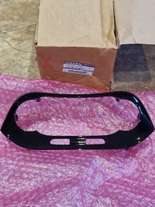 GENUINE NISSAN JUKE 2010-14 RADIO HEATER SURROUND DASH TRIM 27570-1KG0A - Picture 1 of 4
