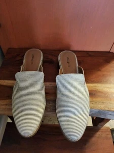 EUC Indigo Hayze Pantoletten Nadelstreifen Slipper Slipper Gr. 9,5 M 9 1/2 elfenbeinschwarz - Bild 1 von 9
