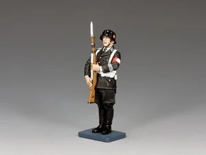 KING AND COUNTRY LAH206 - RIFLEMAN PRESENT ARMS - LEIBSTANDARTE 1:30 SCALE - Picture 1 of 1