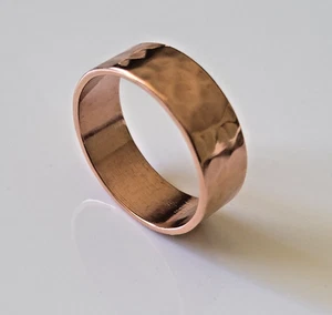 Anillo de banda martillado de cobre macizo - Terapia del dolor de artritis Anillo de cobre puro de 8 mm - Imagen 1 de 5