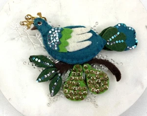 Vintage Handarbeit Filz und Pailletten Pfau Weihnachtsschmuck Mid Century Pailletten - Bild 1 von 3