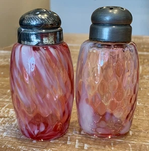 PHOENIX RUBY OPAL MOTTLED “SPOT OPTIC, BARREL” SALT & PEPPER SHAKERS – SUPER! - Picture 1 of 6