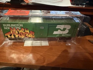 Menards Gold Line O-Scale 279-5774 Burlington Northern Boxcar w/ Graffiti #5398 - Picture 1 of 5