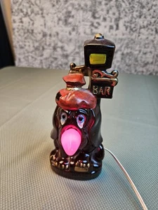 Perro de cerámica vintage hecho en Japón en un bar, ilumina la nariz basset blood hound - Imagen 1 de 7