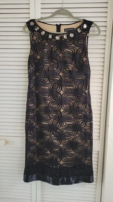 Vestido recto de encaje negro Jessica Howard cuello redondo con joyas forrado sin mangas, 14  Foto 1 de 4