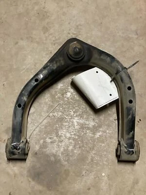 Brazo de control superior delantero derecho NISSAN ARMADA 06 07 08 09 10 11 12 13 14 15 Foto 1 de 2