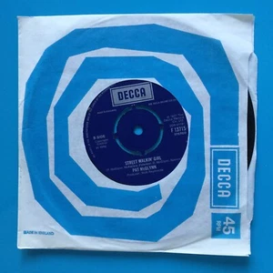 PAT McGLYNN ex-BCR: Street Walkin’ Girl / She’d Rather Be With Me 7” 45 DECCA M- - Picture 1 of 3
