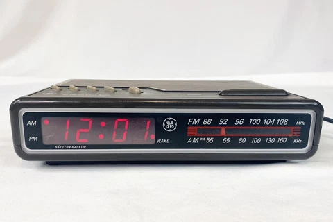 Vtg Wood Grain General Electric 7-4612A Digital Alarm Clock Radio GE Tested Cover
