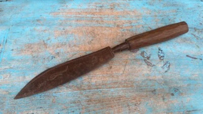 Cuchillo daga antiguo de hoja de hierro tallado mango de madera hermosa forma Kinve Foto 1 de 4